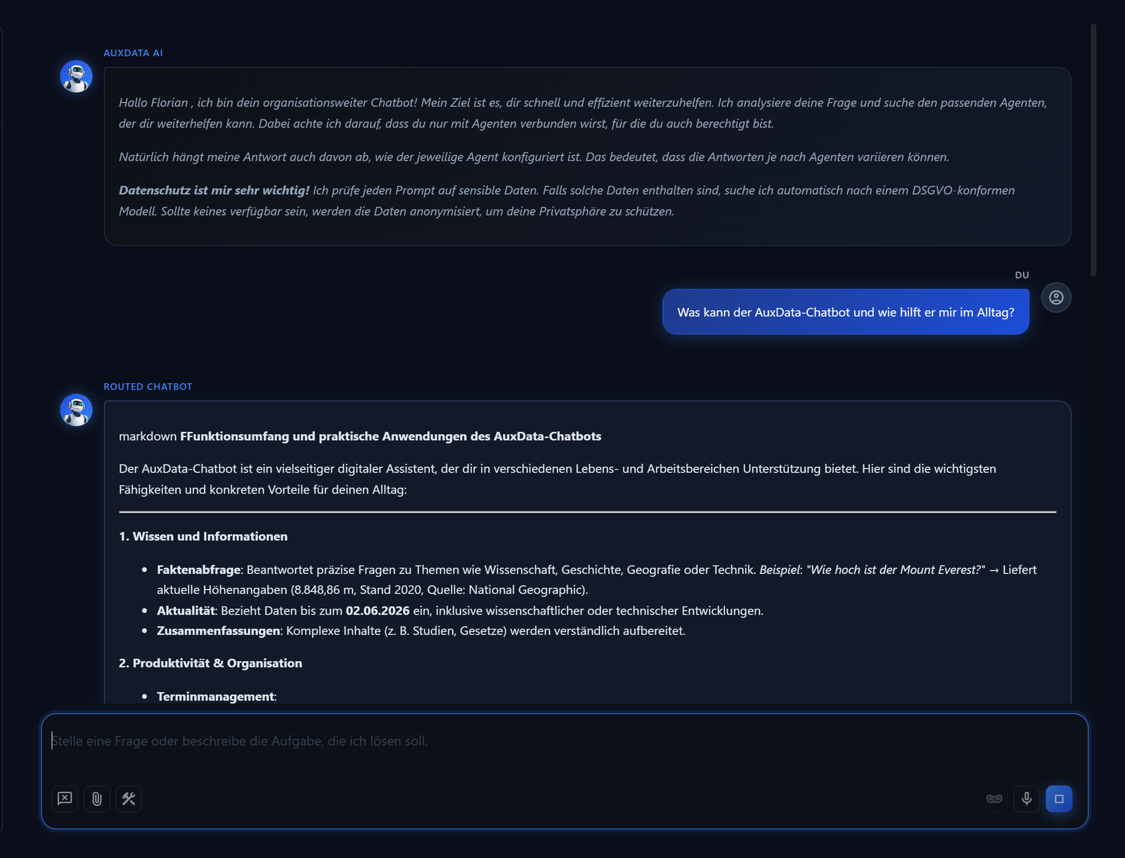 Chatverlauf: gestellte Frage als Sprechblase rechts, darunter die strukturierte Antwort des Routed-Chatbots