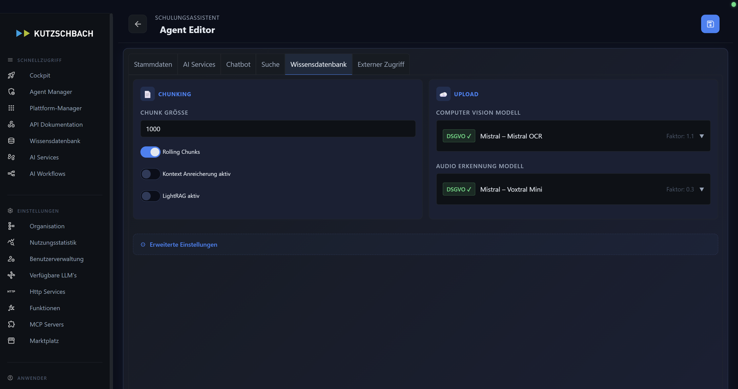 Echter Agent-Editor, Reiter Wissensdatenbank: Chunking-Karte (Chunk-Größe 1000, Rolling Chunks, LightRAG) und Upload-Karte (Computer-Vision- und Audio-Modell)