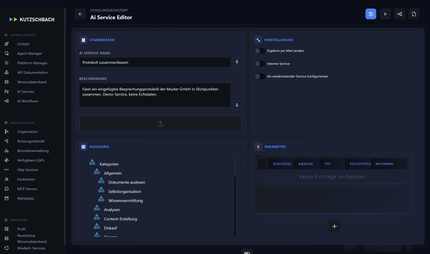 Echter AI-Service-Editor (Demo-Instanz): Stammdaten (Name, Beschreibung), Einstellungen (Mail, intern, wiederholbar), Kategorie-Baum und Parameter-Tabelle